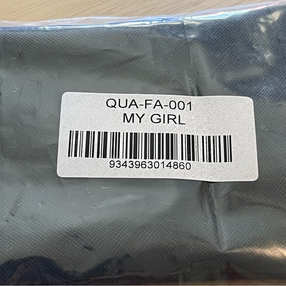 Quay ‘My Girl’ Sunglasses with case - Picture 12 of 12